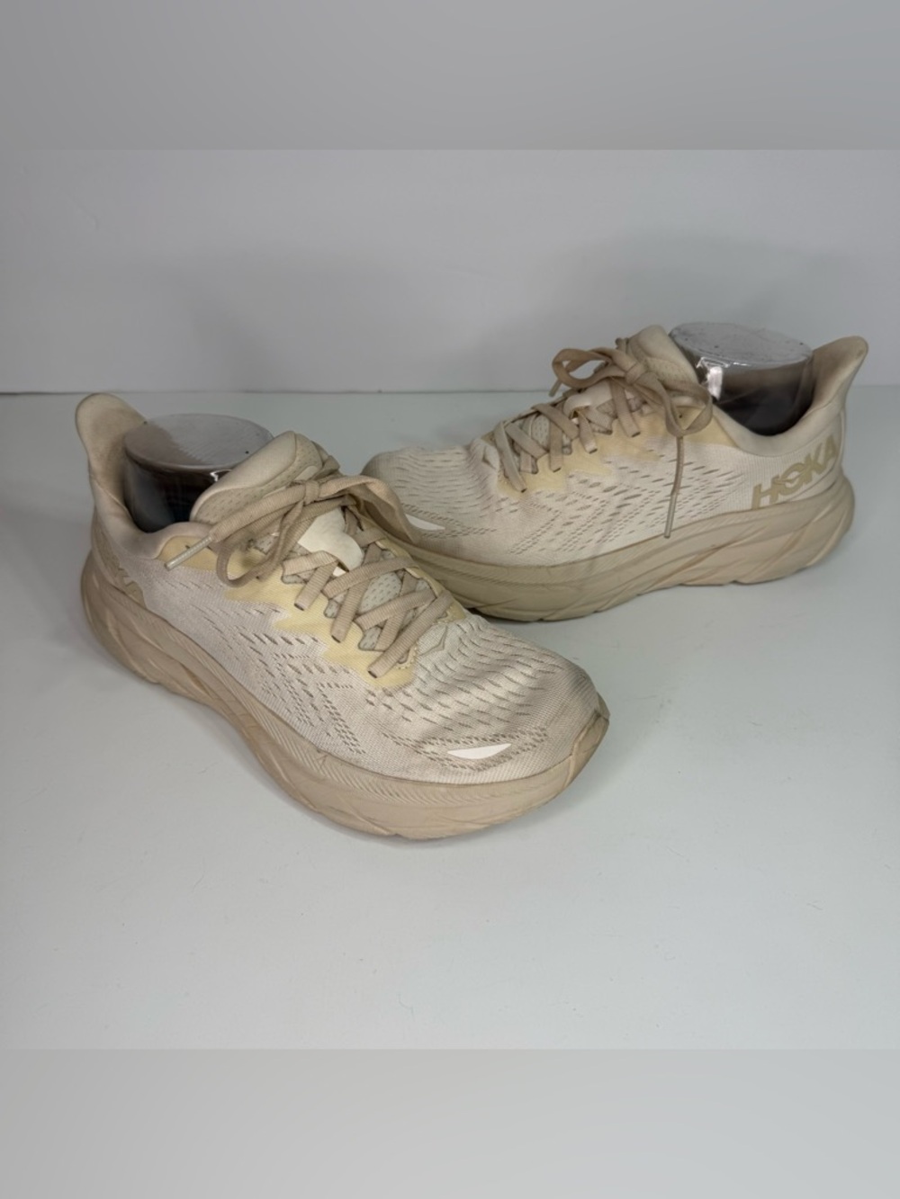 Hoka Clifton 8 Womens Off White Eggnog Shifting Sand Running Shoes Size 7 B